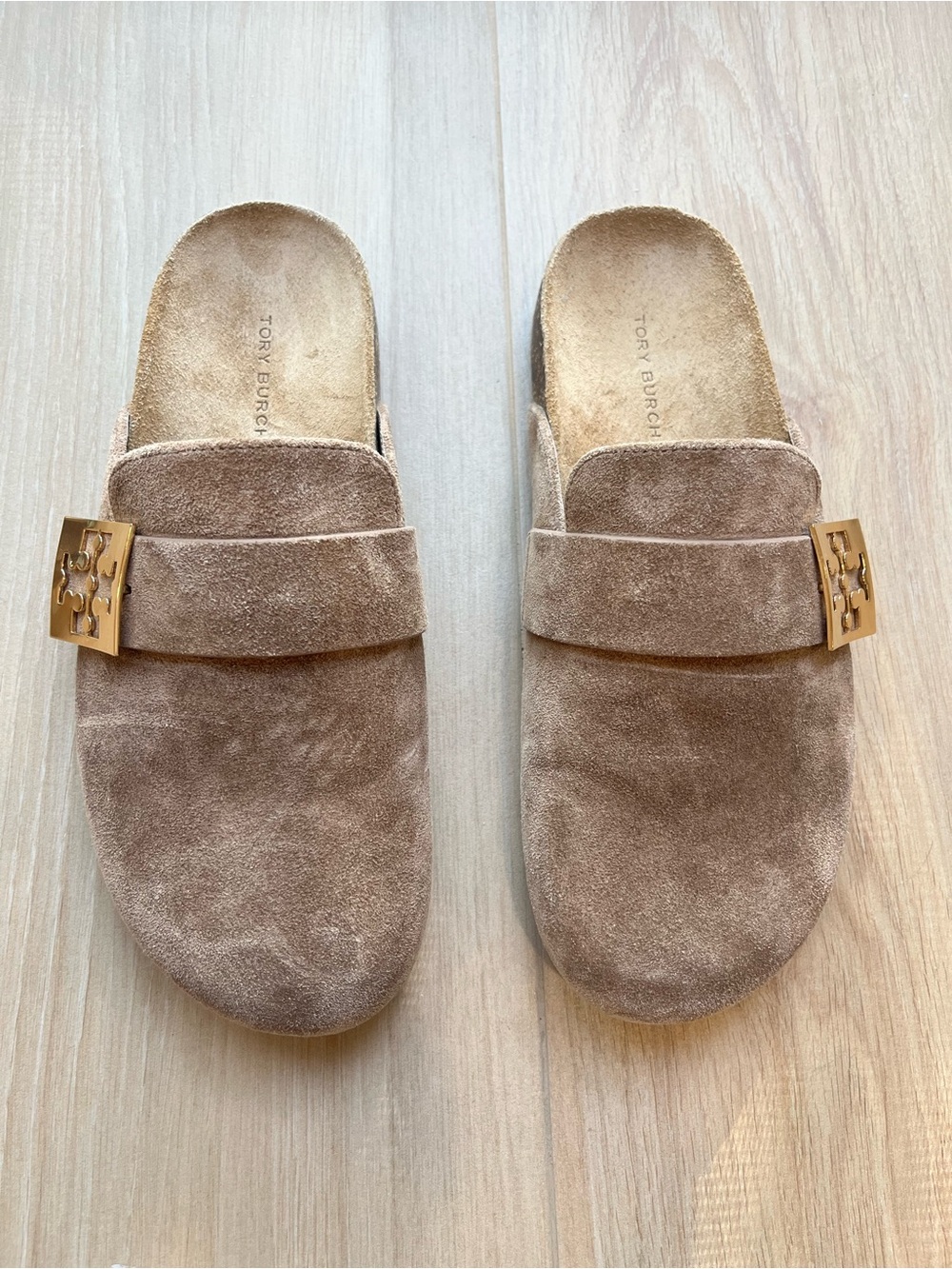 NWOB Tory Burch Women’s Mellow Mules Taupe
 with Gold Logo Accent